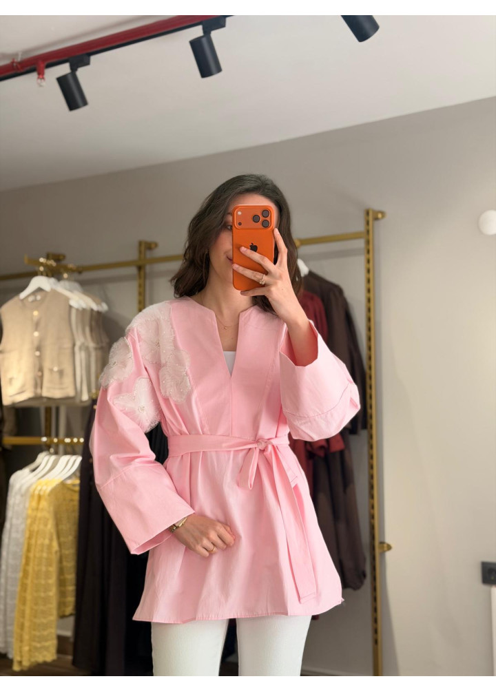 FEDE ÇİÇEK AKSESUARLI GÖMLEK PEMBE
